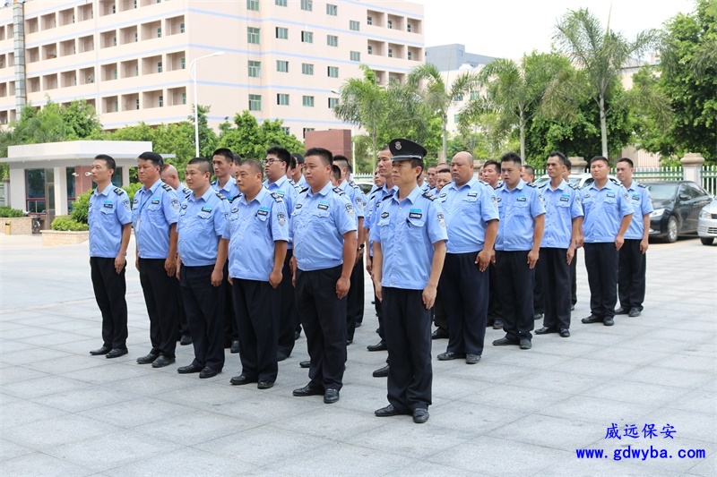 暖心小故事：社區(qū)保安獲業(yè)主捐款表揚(yáng)，獻(xiàn)出愛心的背后