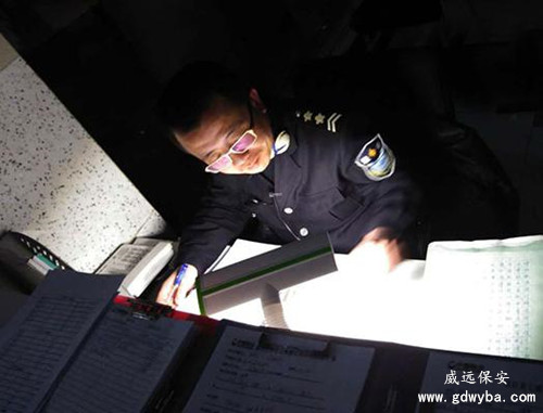 東莞高埗保安公司威遠(yuǎn)保安小哥書法曲藝樣樣行 你還借口不努力么？