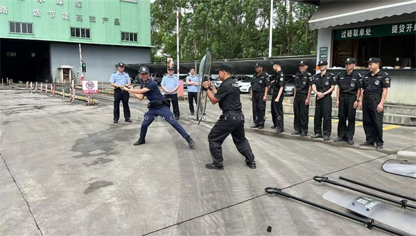 警企聯(lián)防，保障安全-廣東威遠保安公司開展防暴演練活動